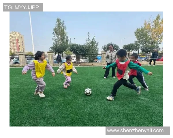 小学生踢足球的乐趣与成长探索如何在球场上收获友谊与团队精神